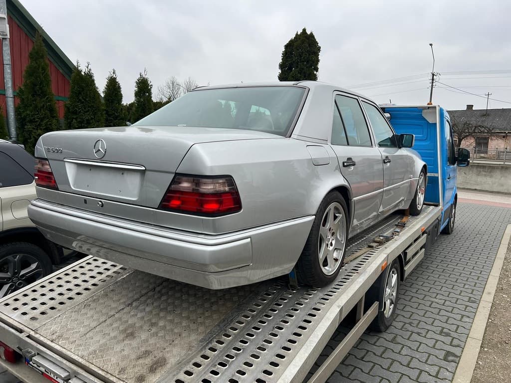 Transport auta zabytkowego na lawecie HELP-CAR