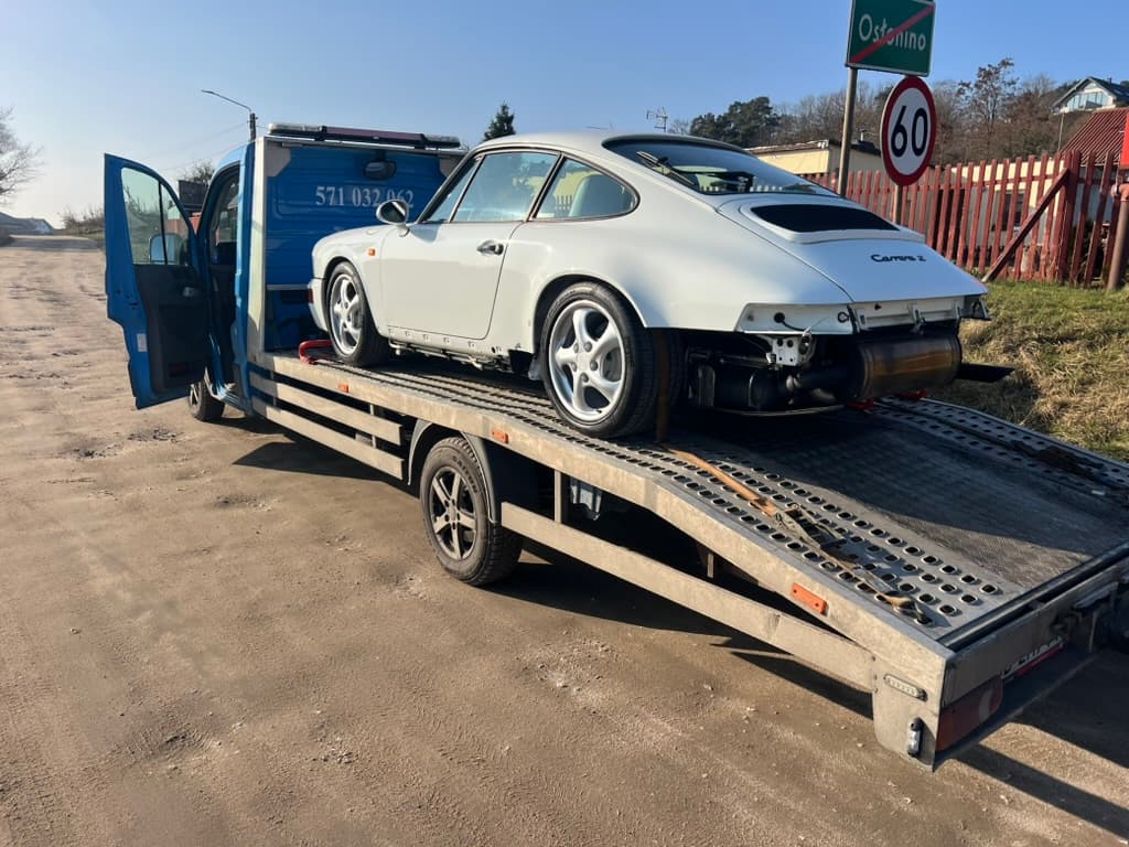 Transport auta zabytkowego na lawecie HELP-CAR