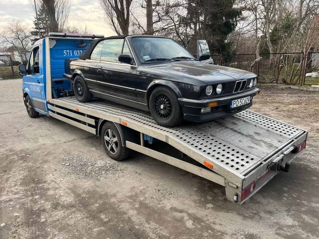 Transport auta zabytkowego na lawecie HELP-CAR