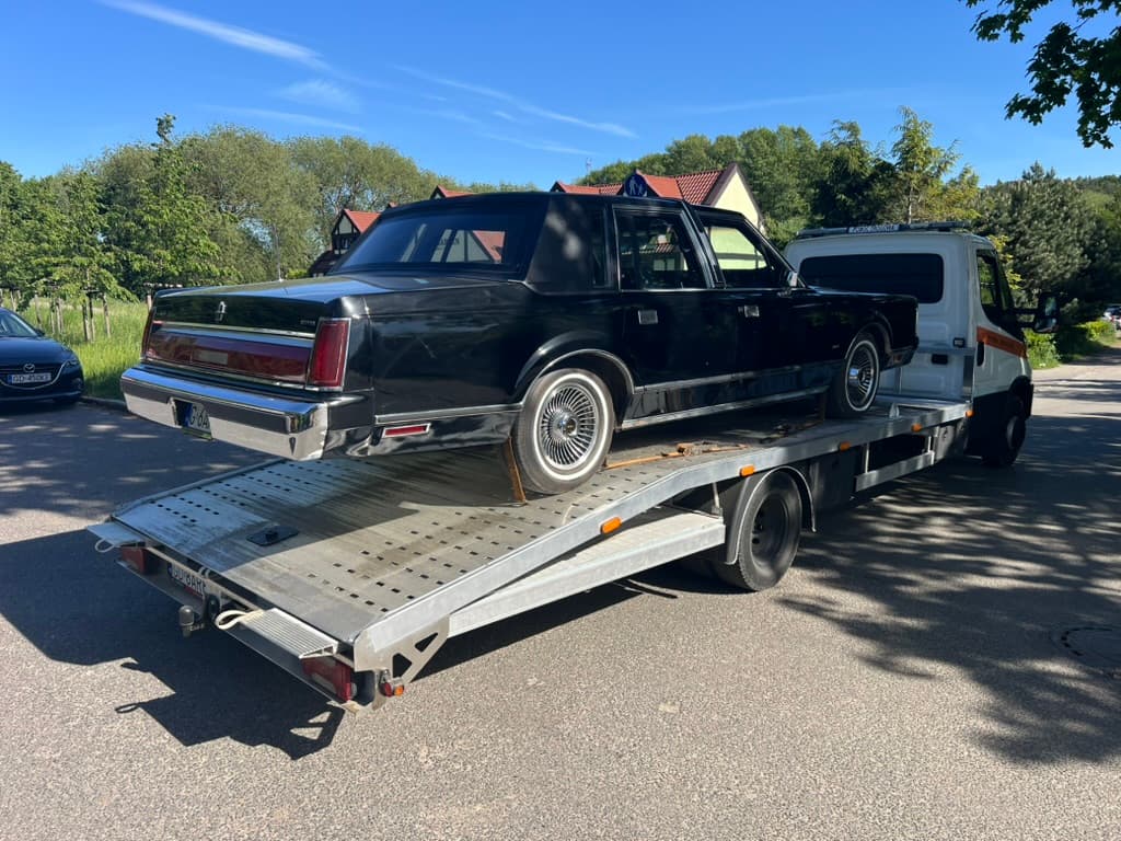 Transport auta zabytkowego na lawecie HELP-CAR