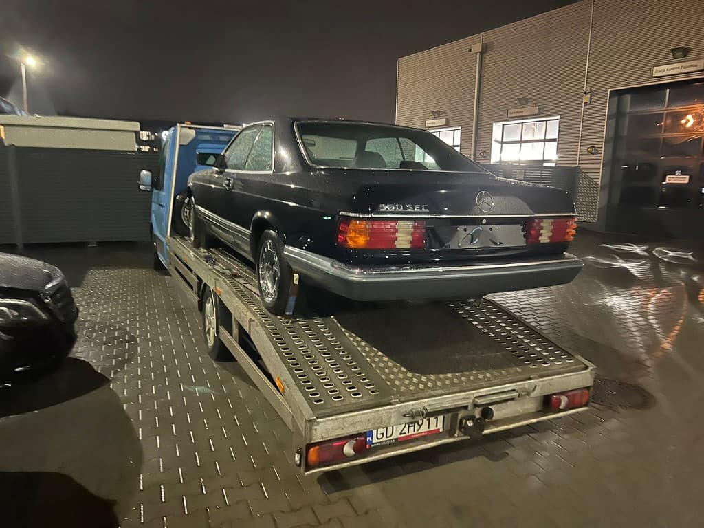 Transport auta zabytkowego na lawecie HELP-CAR