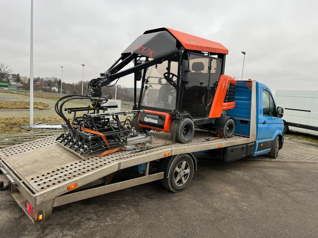 Transport pojazdu specjalnego na lawecie HELP-CAR