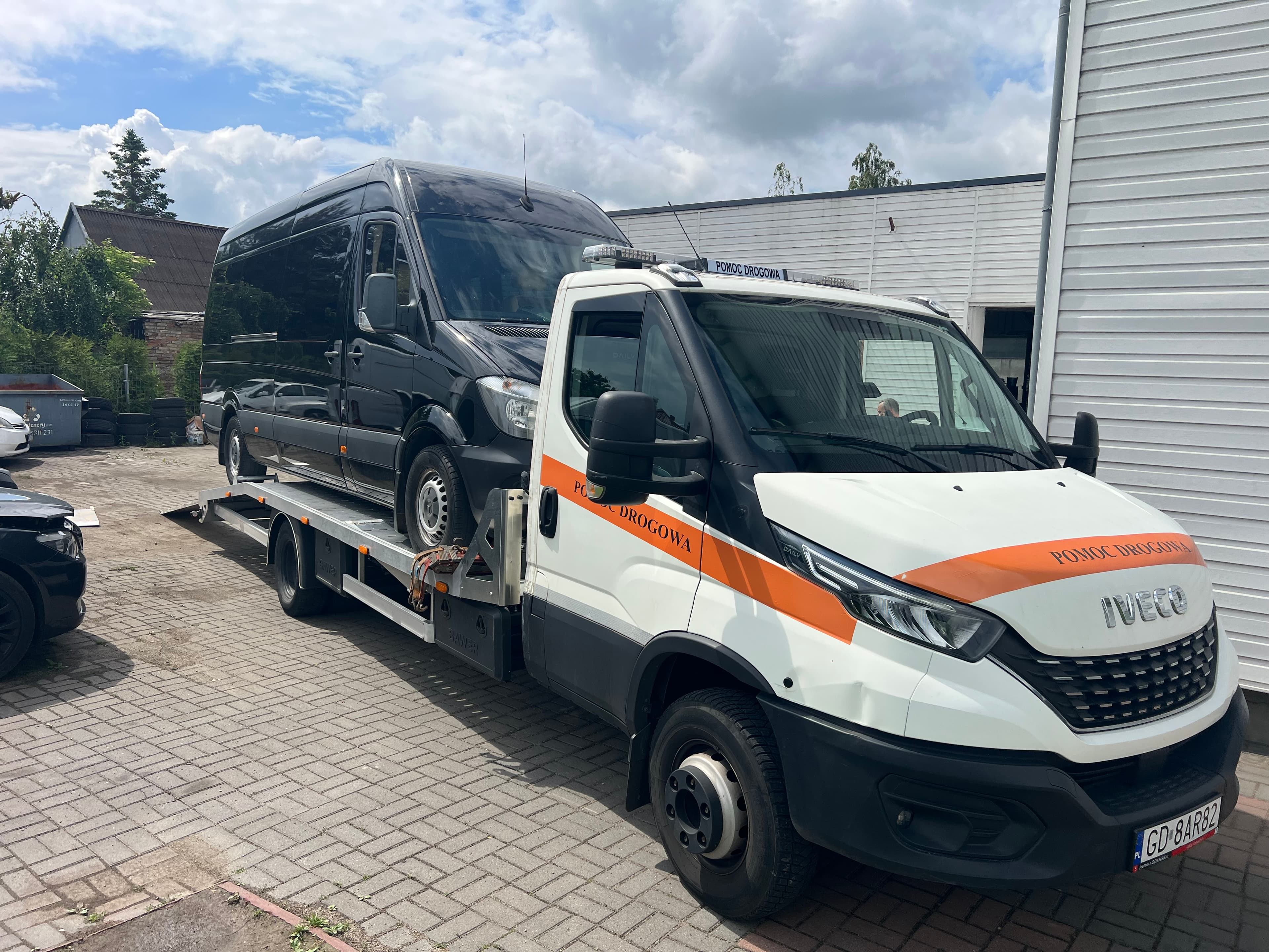Transport busa dostawczego HELP-CAR